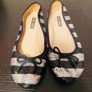 Nine West Silver Black Sequin Stripe Ballet Flats 9